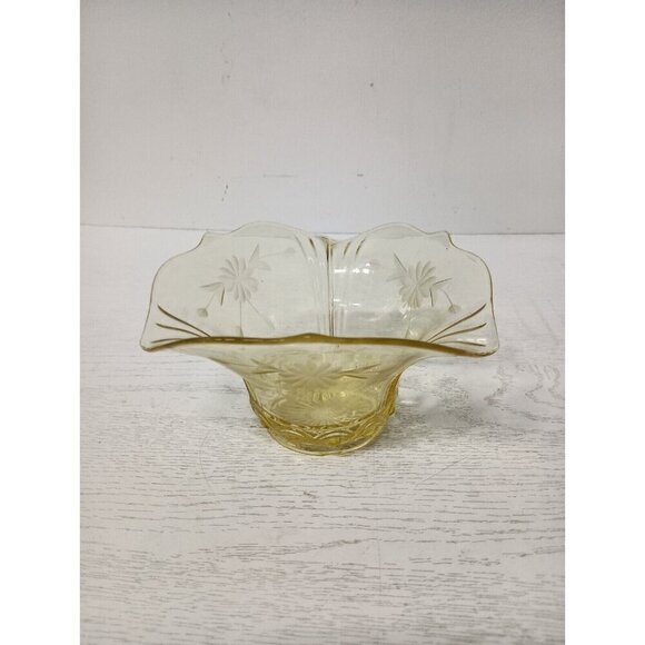 Vintage Lancaster Yellow Depression Glass Serving Bowl Etched Flower Ruffle Edge - Picture 6 of 13